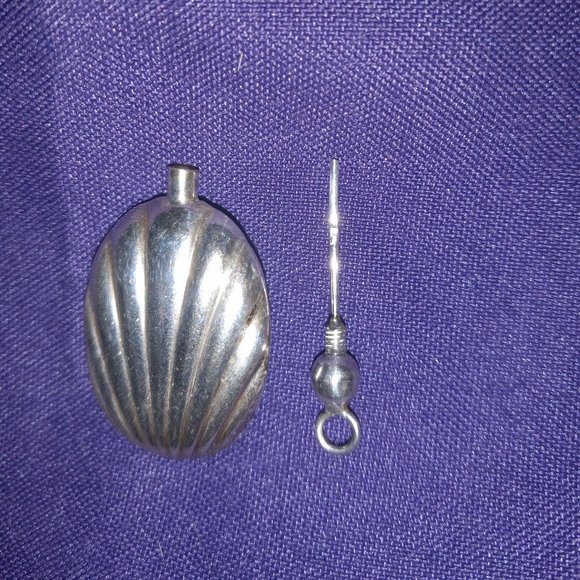 VINTAGE STERLING SILVER PERFUME PENDANT - Picture 1 of 6